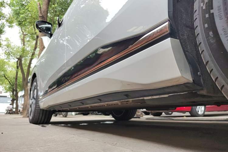 Used Dongfeng eπ eπ008 2025 210 Ultra Range-Extended Version 5 Seats Left Side Sill