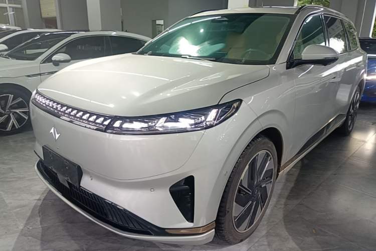 Dongfeng eπ eπ008 2025 636Ultra All-Electric Version 5 Seats