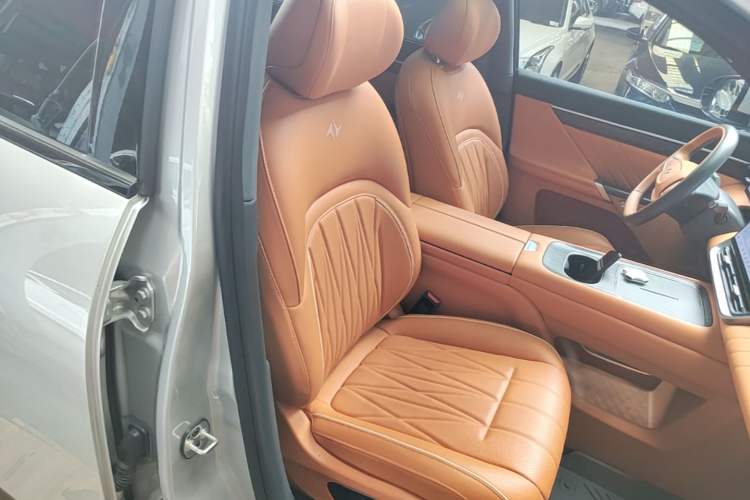 Used Dongfeng eπ eπ008 2025 210 Ultra Range-Extended Version 5 Seats Right Front Seat