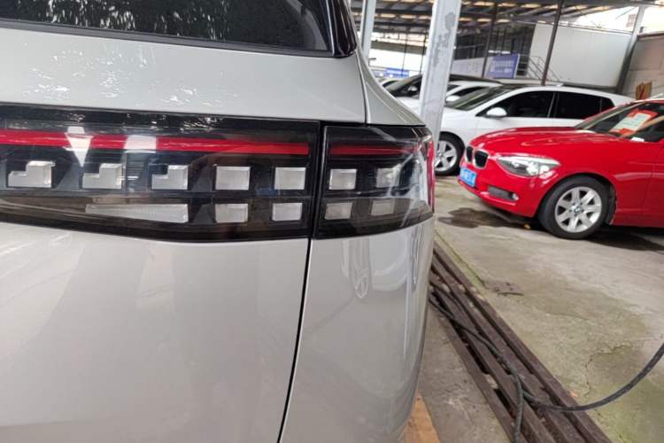Used Dongfeng eπ eπ008 2025 210 Ultra Range-Extended Version 5 Seats Right Rear Taillight