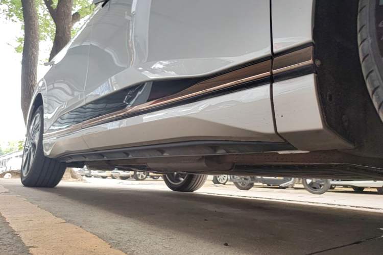 Used Dongfeng eπ eπ008 2025 210 Ultra Range-Extended Version 5 Seats Right Side Sill