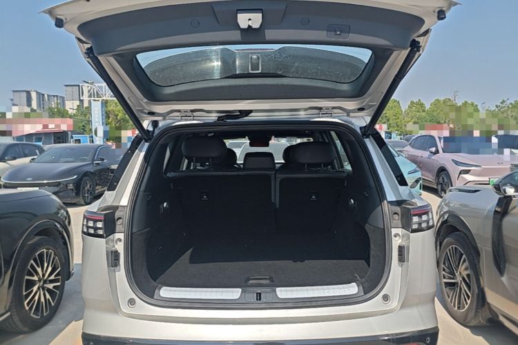 Used Dongfeng eπ eπ008 2025 210 Ultra Range-Extended Version 5 Seats Trunk