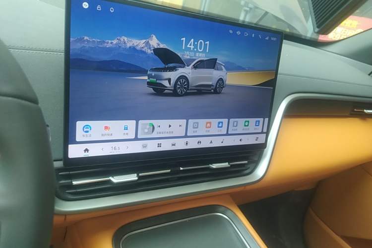 Used Dongfeng eπ eπ008 2025 636Ultra All-Electric Version 6 Seats Audio And AC Panel