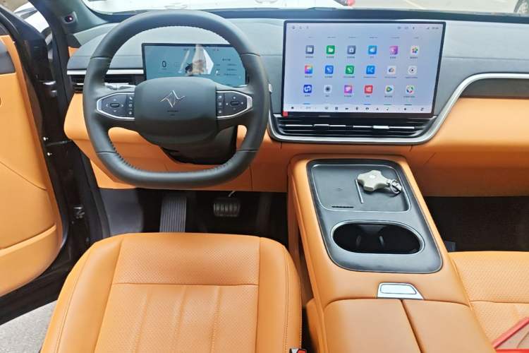 Used Dongfeng eπ eπ008 2025 636Ultra Smart Drive Version 6 Seats Audio And AC Panel