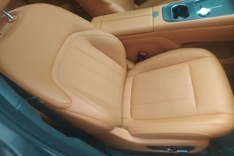 Used Dongfeng eπ eπ008 2025 636Ultra All-Electric Version 6 Seats Right Front Seat