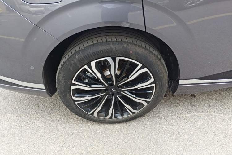 Used Dongfeng eπ eπ008 2025 636Ultra Smart Drive Version 6 Seats Right Rear Wheel Hub