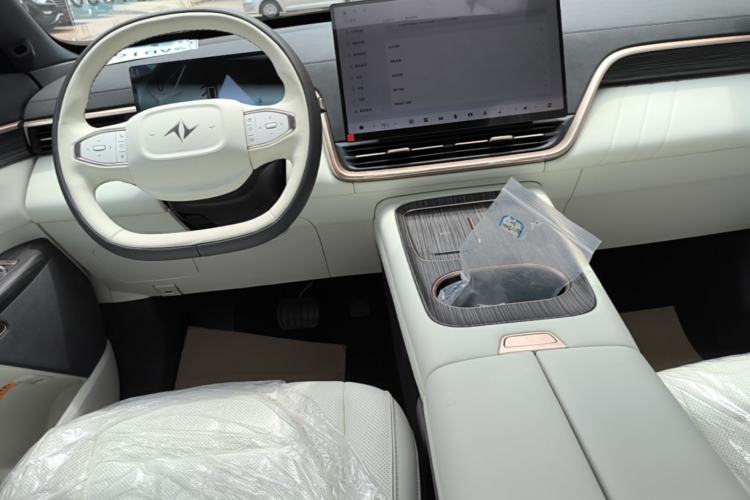 Used Dongfeng eπ eπ008 2025 210 Ultra LikeYi Edition 5-Seater Center Console