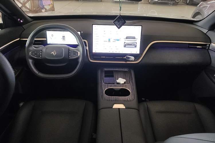Used Dongfeng eπ eπ008 2025 210Ultra LikeYi Edition 6-Seater Center Console