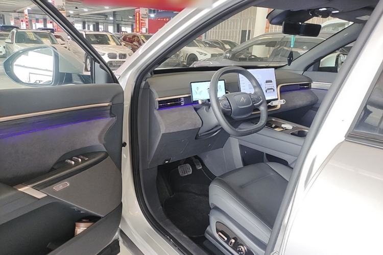 Used Dongfeng eπ eπ008 2025 210Ultra LikeYi Edition 6-Seater Driver Seat