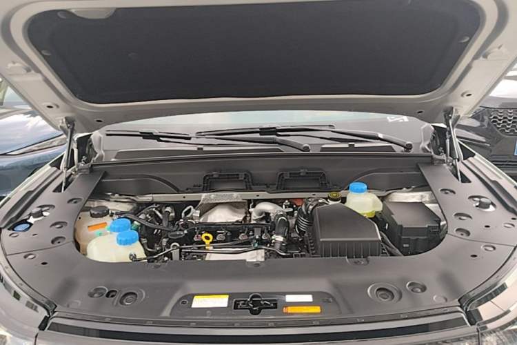Used Dongfeng eπ eπ008 2025 210Max Range-Extended Version 5 Seats Engine Bay