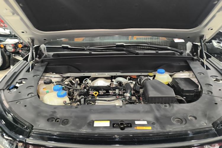 Used Dongfeng eπ eπ008 2025 210 Ultra Range-Extended Version 5 Seats Engine Bay