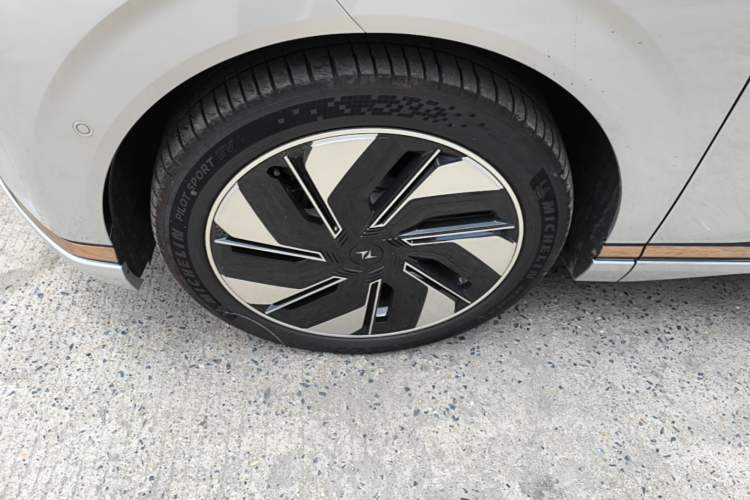 Used Dongfeng eπ eπ008 2025 210 Ultra LikeYi Edition 5-Seater Exterior 4