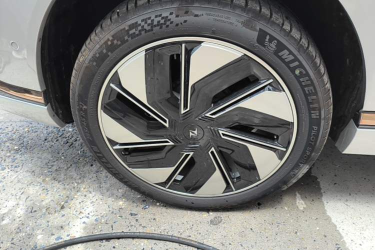 Used Dongfeng eπ eπ008 2025 210 Ultra LikeYi Edition 5-Seater Exterior 5