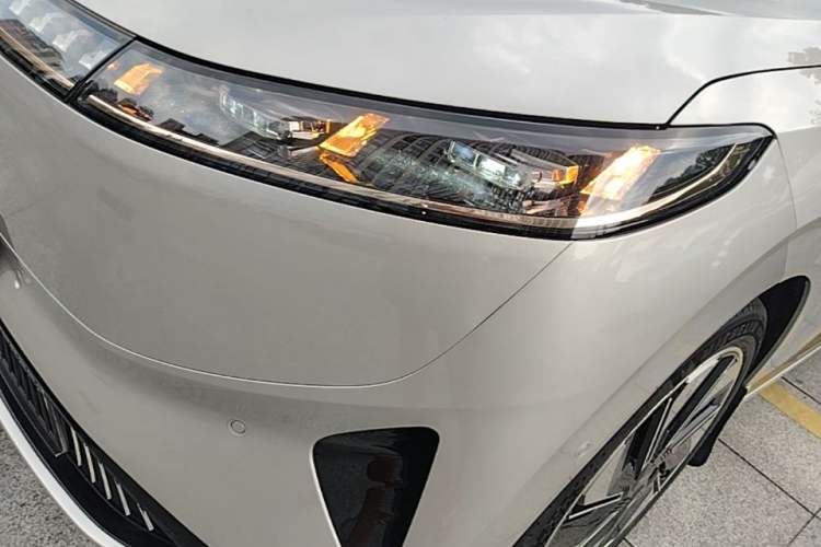 Used Dongfeng eπ eπ008 2025 210Max Range-Extended Version 5 Seats Left Front Headlight