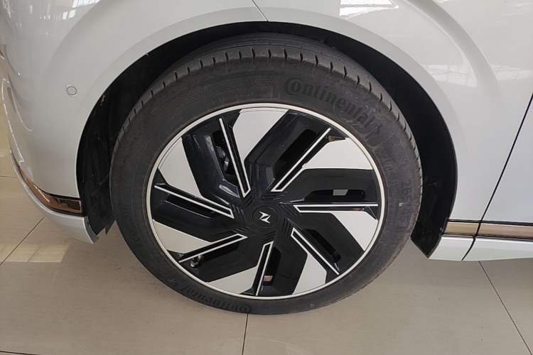 Used Dongfeng eπ eπ008 2025 210Ultra LikeYi Edition 6-Seater Left Front Wheel Hub