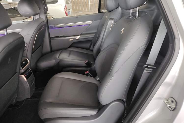 Used Dongfeng eπ eπ008 2025 210Ultra LikeYi Edition 6-Seater Left Rear Seat