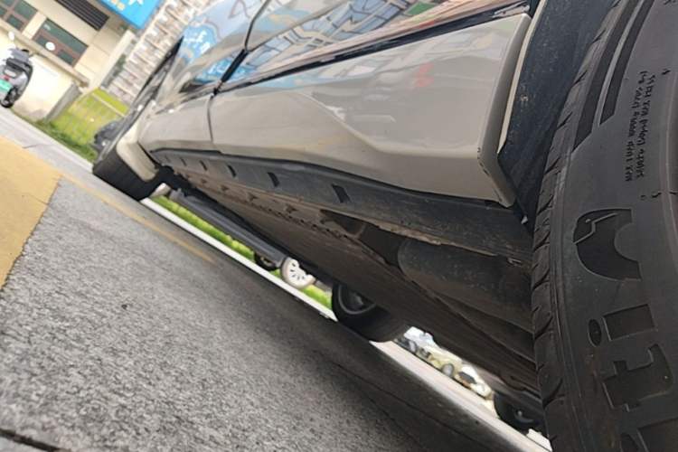 Used Dongfeng eπ eπ008 2025 210Max Range-Extended Version 5 Seats Left Side Sill