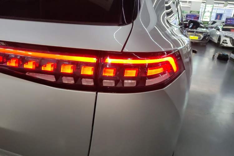 Used Dongfeng eπ eπ008 2025 636Ultra Smart Drive Version 5 Seats Right Rear Taillight