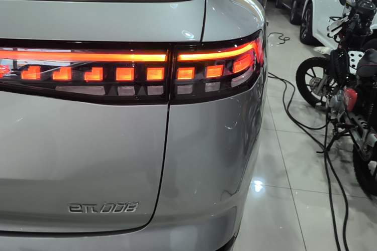 Used Dongfeng eπ eπ008 2025 210 Ultra Range-Extended Version 5 Seats Right Rear Taillight