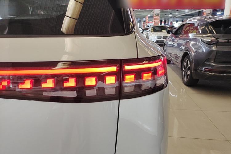Used Dongfeng eπ eπ008 2025 210Ultra LikeYi Edition 6-Seater Right Rear Taillight