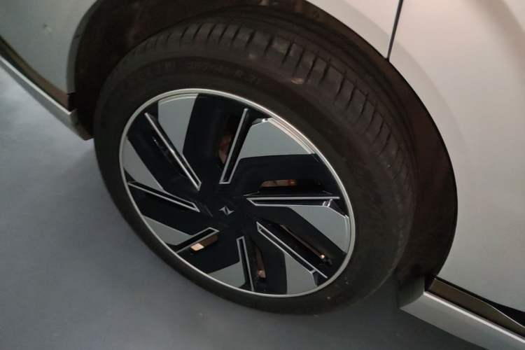 Used Dongfeng eπ eπ008 2025 636Ultra Smart Drive Version 5 Seats Right Rear Wheel Hub