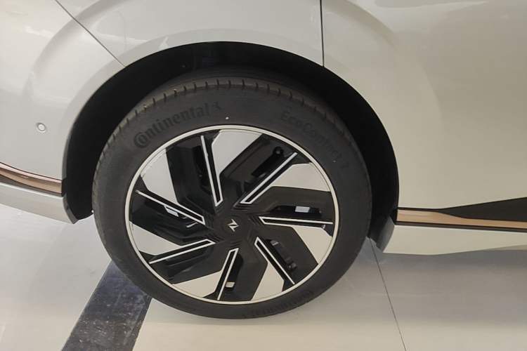 Used Dongfeng eπ eπ008 2025 210Ultra LikeYi Edition 6-Seater Right Rear Wheel Hub