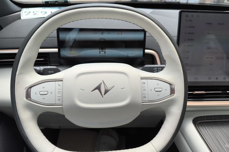 Used Dongfeng eπ eπ008 2025 210 Ultra LikeYi Edition 5-Seater Steering Wheel