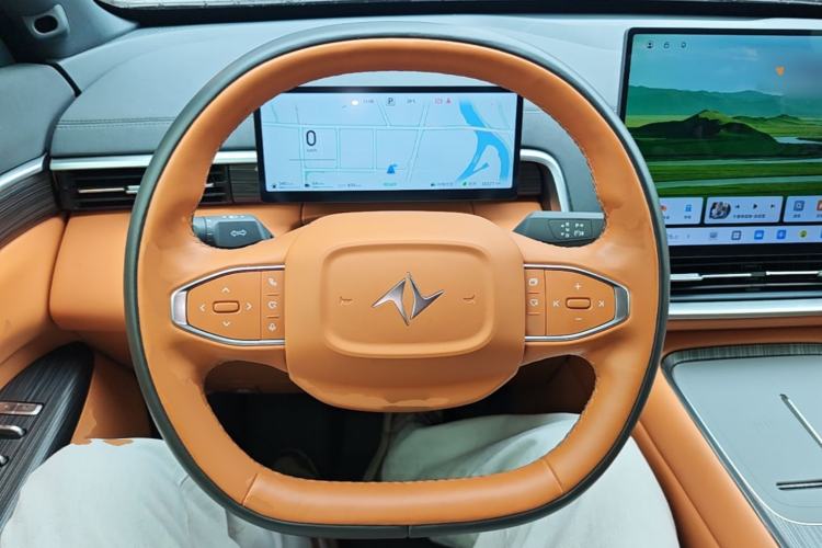 Used Dongfeng eπ eπ008 2025 210 Ultra Range-Extended Version 5 Seats Steering Wheel