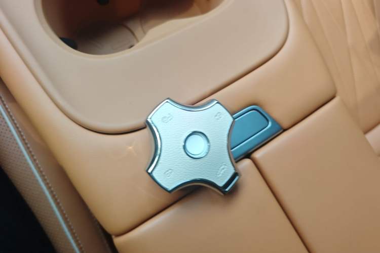 Used Dongfeng eπ eπ008 2025 210 Ultra LikeYi Edition 5-Seater Vehicle Key