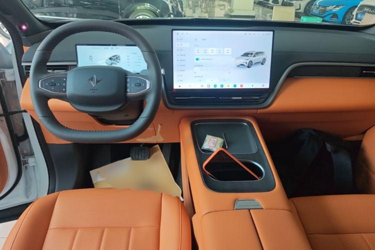 Used Dongfeng eπ eπ008 2025 210 Ultra Smart Drive Version 6 Seats Center Console