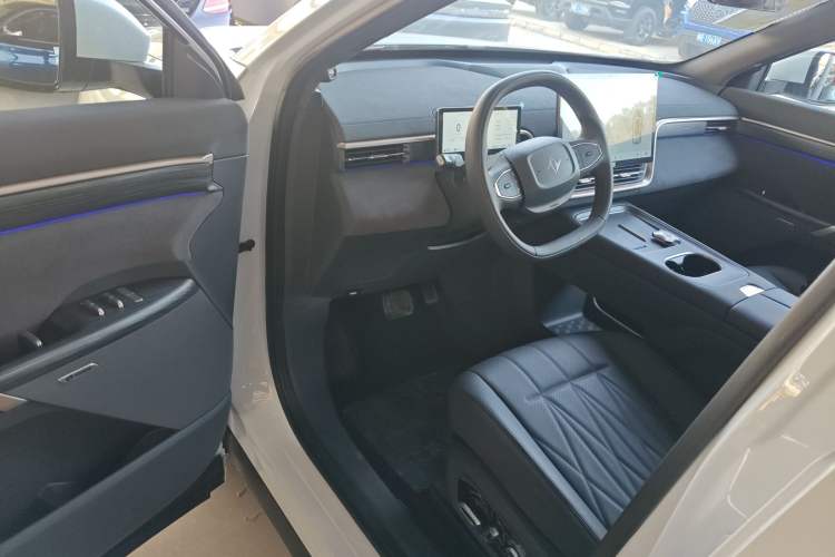 Used Dongfeng eπ eπ008 2025 210Max Range-Extended Version 5 Seats Driver Seat