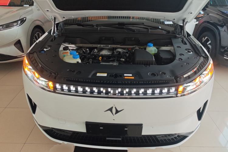 Used Dongfeng eπ eπ008 2025 210 Ultra Smart Drive Version 6 Seats Engine Bay
