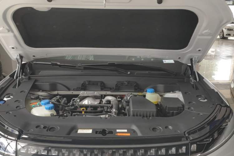 Used Dongfeng eπ eπ008 2025 210 Ultra Range-Extended Version 6 Seats Engine Bay