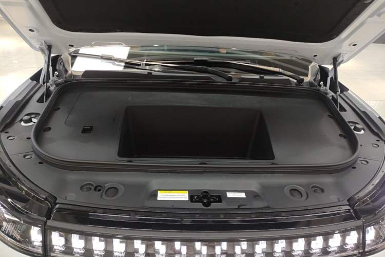 Used Dongfeng eπ eπ008 2025 636Ultra All-Electric Version 5 Seats Engine Bay