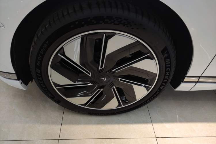 Used Dongfeng eπ eπ008 2025 636Ultra All-Electric Version 5 Seats Exterior 4