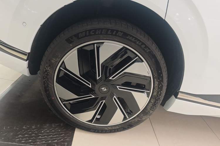 Used Dongfeng eπ eπ008 2025 210 Ultra Range-Extended Version 5 Seats Exterior 5
