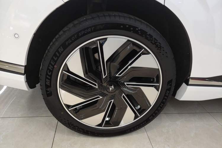 Used Dongfeng eπ eπ008 2025 636Ultra All-Electric Version 5 Seats Exterior 5