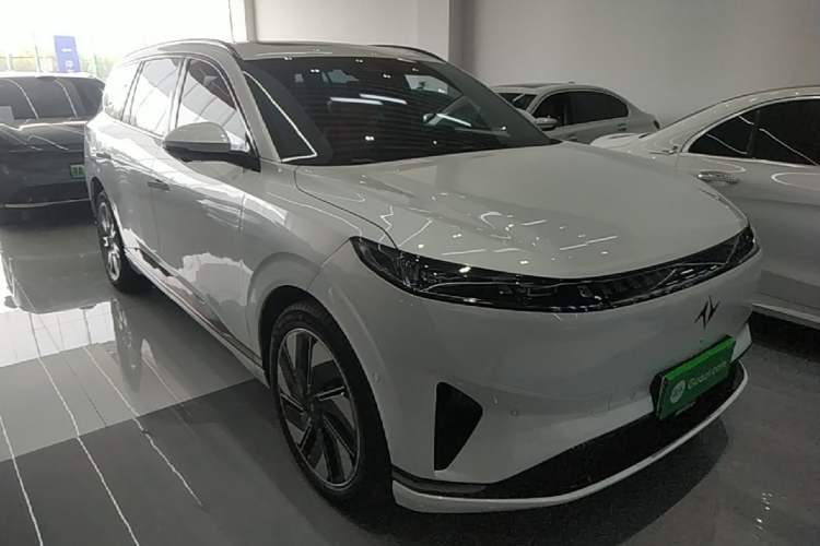 Used Dongfeng eπ eπ008 2025 210 Ultra LikeYi Edition 5-Seater Front Right 45 Deg
