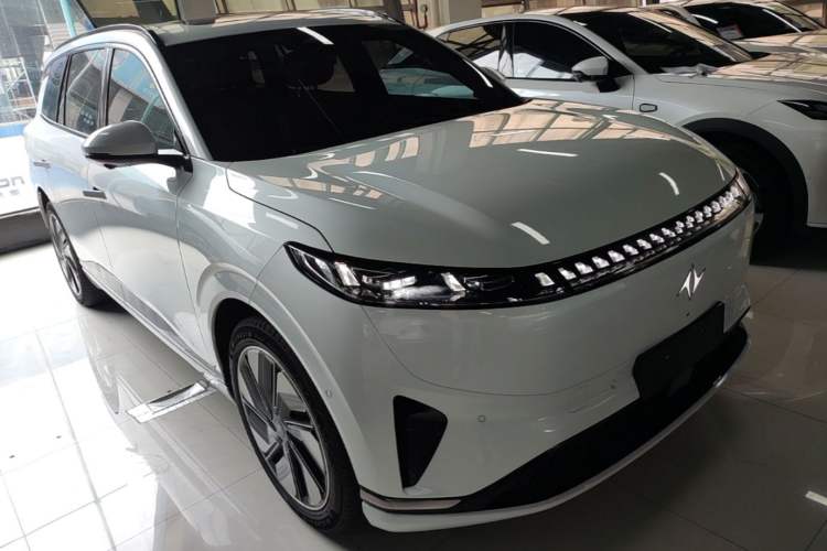 Used Dongfeng eπ eπ008 2025 636Ultra All-Electric Version 5 Seats Front Right 45 Deg