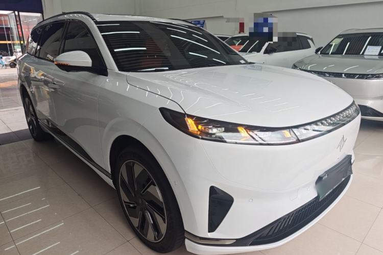 Used Dongfeng eπ eπ008 2025 210 Ultra Range-Extended Version 5 Seats Front Right 45 Deg