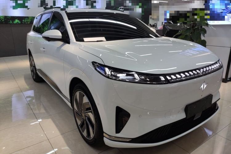 Used Dongfeng eπ eπ008 2025 636Ultra All-Electric Version 5 Seats Front Right 45 Deg