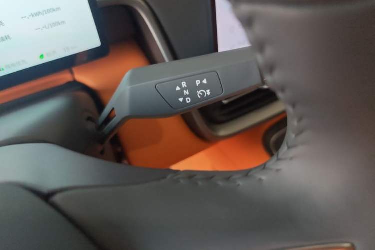 Used Dongfeng eπ eπ008 2025 210 Ultra Smart Drive Version 6 Seats Gear Lever