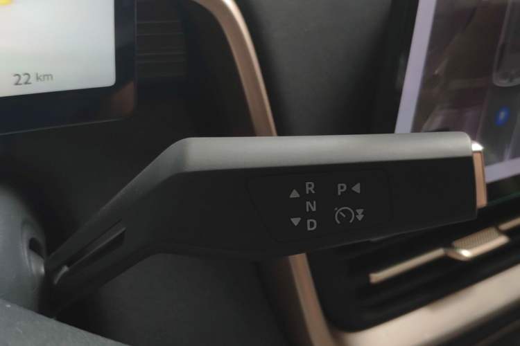 Used Dongfeng eπ eπ008 2025 210 Ultra Range-Extended Version 6 Seats Gear Lever