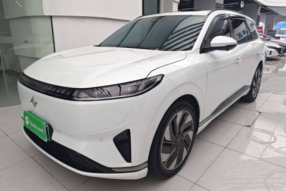 Dongfeng eπ eπ008 2025