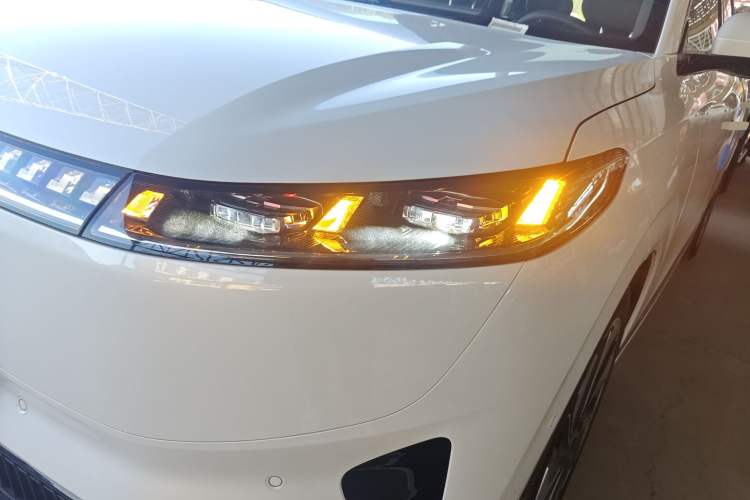 Used Dongfeng eπ eπ008 2025 210Max Range-Extended Version 5 Seats Left Front Headlight