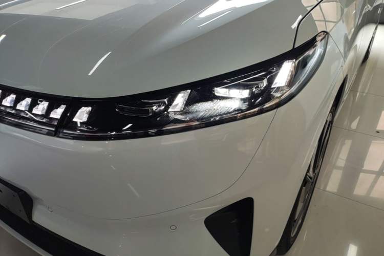 Used Dongfeng eπ eπ008 2025 636Ultra All-Electric Version 5 Seats Left Front Headlight