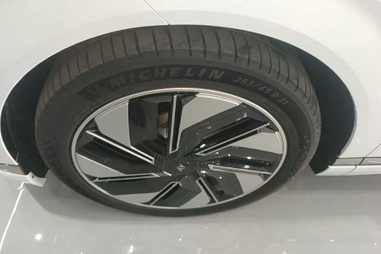Used Dongfeng eπ eπ008 2025 210 Ultra LikeYi Edition 5-Seater Left Front Wheel Hub