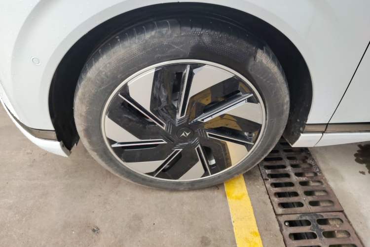 Used Dongfeng eπ eπ008 2025 636Max Rui Edition 6-Seater Left Front Wheel Hub