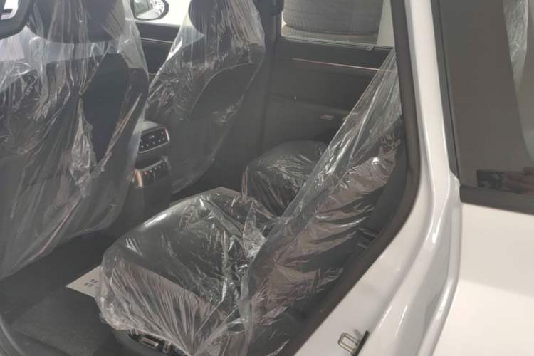 Used Dongfeng eπ eπ008 2025 210 Ultra Range-Extended Version 6 Seats Left Rear Seat