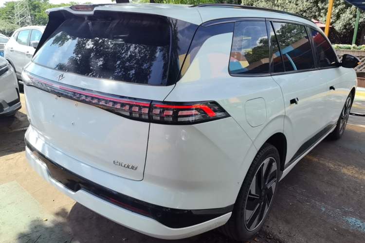 Used Dongfeng eπ eπ008 2025 210 Ultra Range-Extended Version 5 Seats Rear Right 45 Deg